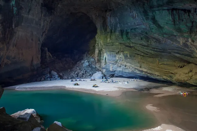 Μοναδικές εικόνες από το μεγαλύτερο σπήλαιο του κόσμου!
