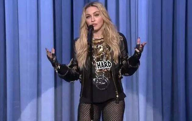 Η Madonna δοκιμάζει το stand up comedy!