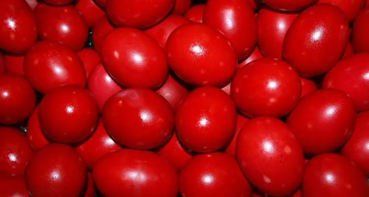 Για ποιο λόγο βάφουμε κόκκινα τα αυγά το Πάσχα;