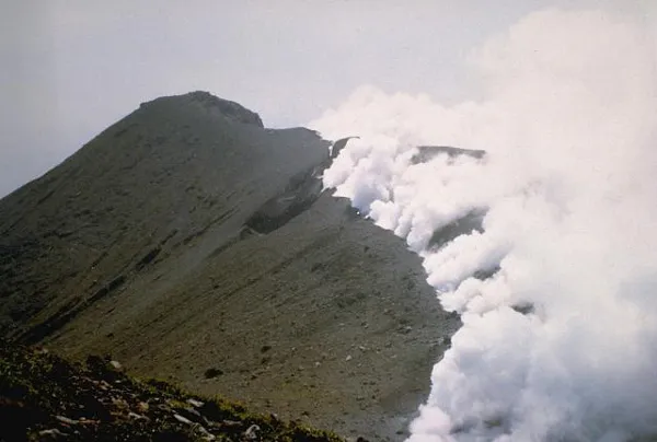 kuchinoerabu-jima_volcano_japan_photo_jma_1980