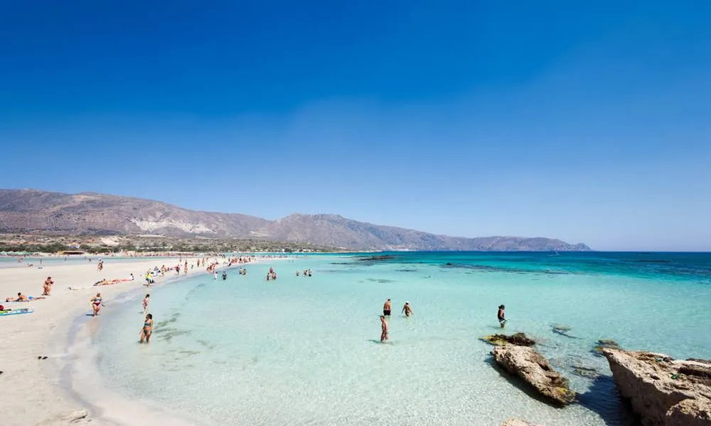 The Guardian: Αν θέλετε να βοηθήσετε την Ελλάδα - κάντε εκεί διακοπές!