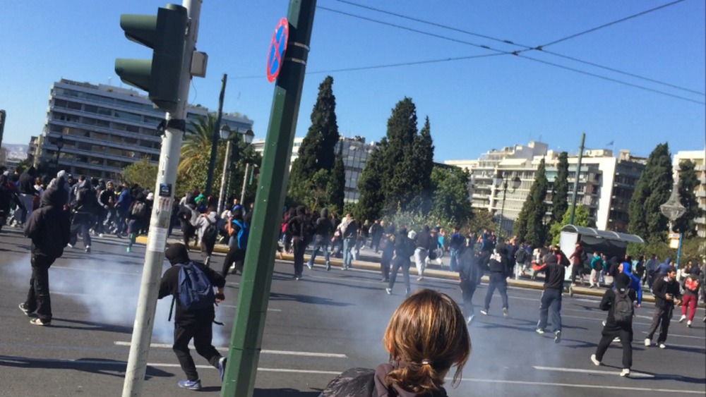 Ένταση και μικροεπεισόδια στο μαθητικό συλλαλητήριο στο κέντρο της Αθήνας!