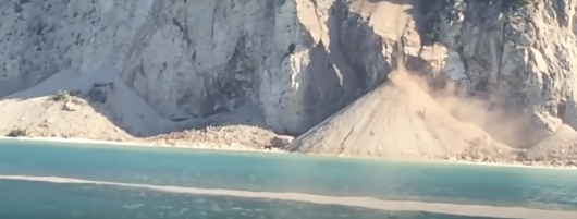 Λευκάδα: Δείτε πως άλλαξε η παραλία των Εγκρεμνών μετά το σεισμό!