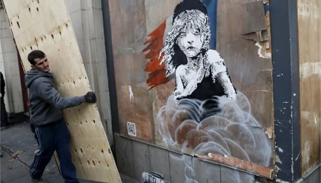 Banksy: Ξαναχτυπά με γράφιτι για τα χημικά στη «ζούγκλα του Καλαί»