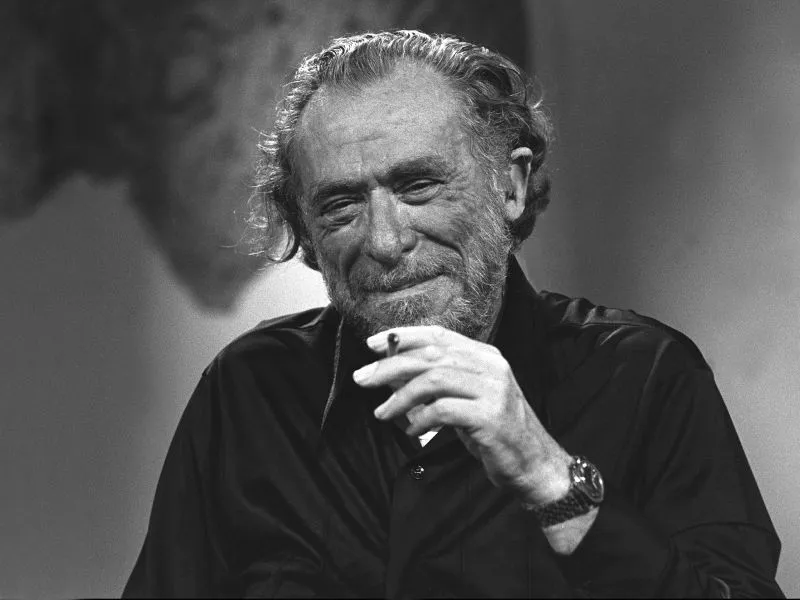 Charles Bukowski: Η Ιδιοφυΐα του πλήθους