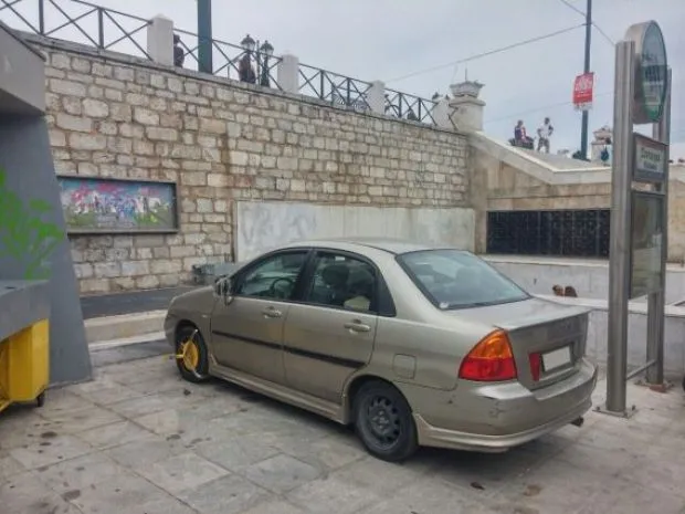 Viral: Αυτό είναι το πιο αυθεντικά ελληνικό παρκάρισμα!