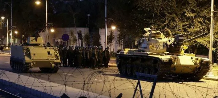 Πραξικόπημα στην Τουρκία: Ο στρατός ανακοίνωσε ότι ανέλαβε την εξουσία