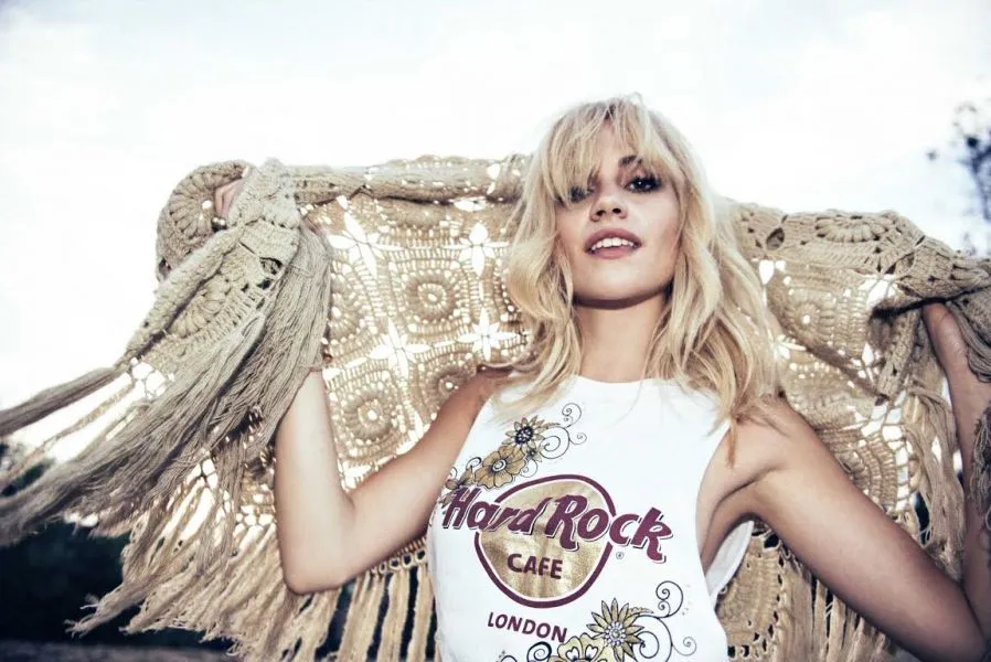 Η Pixie Lott αποκαλύπτει το t-shirt που σχεδίασε αποκλειστικά για το Hard Rock Cafe!