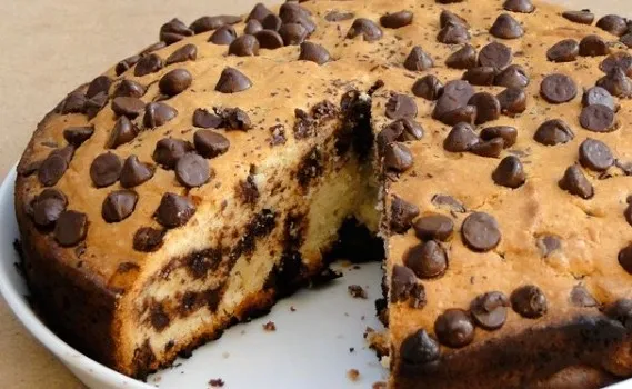 Eύκολες συνταγές: Κέικ βανίλιας με σταγόνες σοκολάτας!