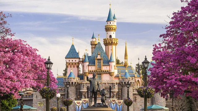 Εργαζόμενος της Disneyland βρέθηκε θετικός στον κορωνοϊό - Το πάρκο παραμένει ανοιχτό για τα παιδιά