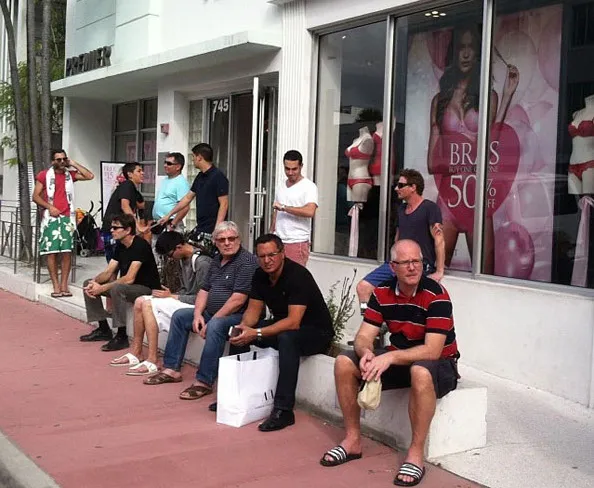 men-waiting-for-women-shopping-2