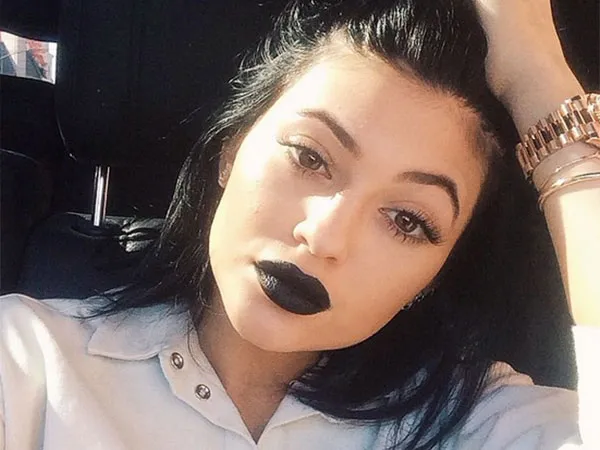 kylie-jenner-black-lipstick-instagram