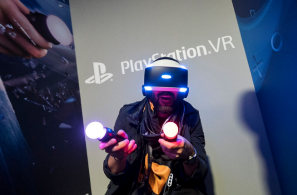 Ζήσε την εμπειρία της εικονικής πραγματικότητας στο Playstation Area στο Golden Hall!