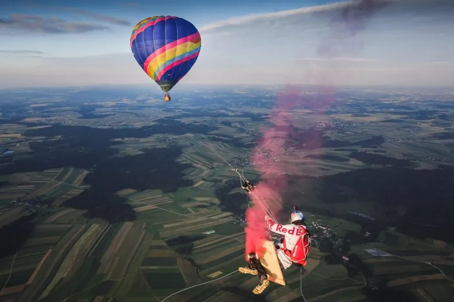 4 skydivers κάνουν τη μεγαλύτερη κούνια του κόσμου (βίντεο)