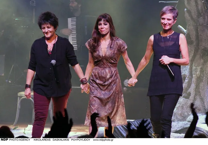 Τρεις «Γυναίκες» επί σκηνής...πολλοί επώνυμοι φίλοι στο κοινό!