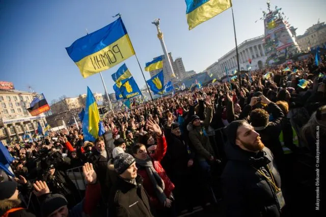 Anti-government_protests_in_Kiev_(13087792943)