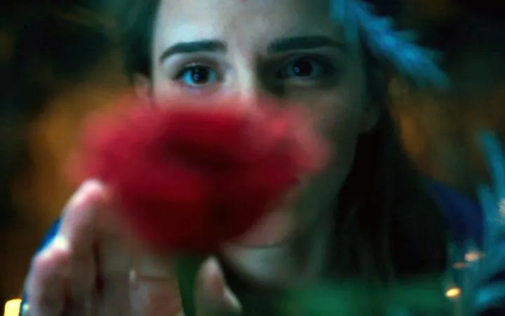 Beauty and the Beast: Το τραγούδι της Emma Watson διέρρευσε μέσα από μια...κούκλα!