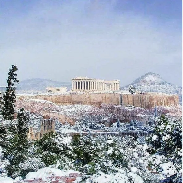 Χιόνια στην Αθήνα: 10 φωτογραφίες από τη χιονισμένη Ακρόπολη - σκέτη μαγεία!