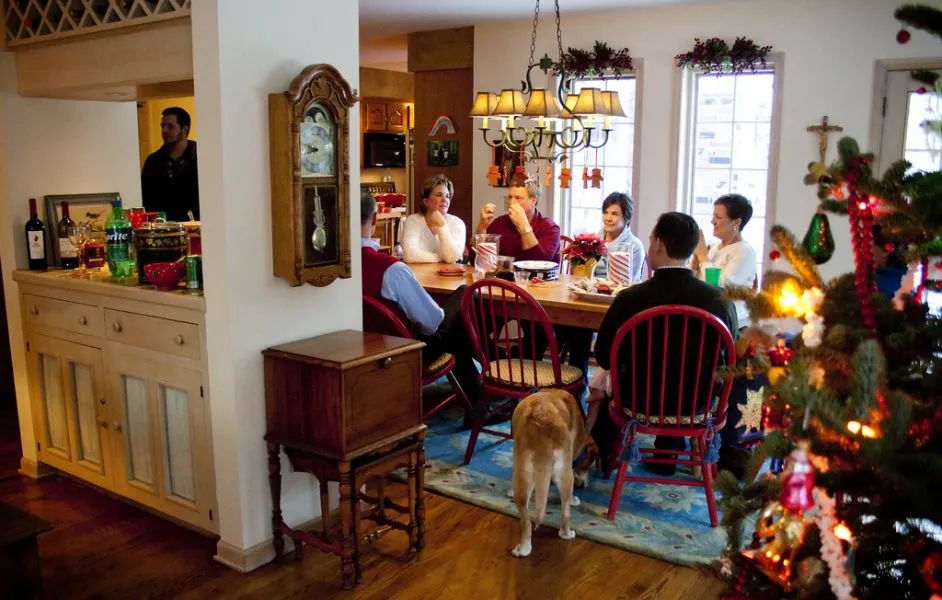 Γιατί σταμάτησαν οι οικογένειες να τρώνε στο ίδιο τραπέζι; (Έρευνα)