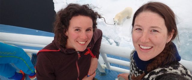 Δύο γυναίκες επιστήμονες, η Amelie Meyer και η Allison Bailey. Εικόνα: Παγκόσμιος Μετεωρολογικός Οργανισμός 