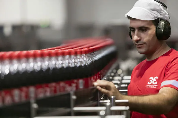 Nέες θέσεις εποχικής απασχόλησης στην Coca-Cola Τρία Έψιλον!