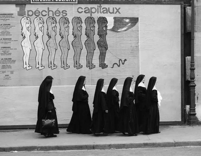 24 χιουμοριστικές street εικόνες της Γαλλίας των 50s!