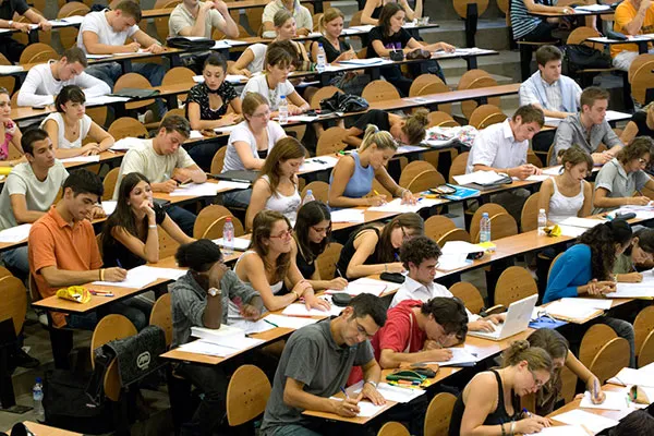Πανελλήνιες 2020: Πιθανότητα διεξαγωγής των εξετάσεων σε αμφιθέατρα Πανεπιστημίων