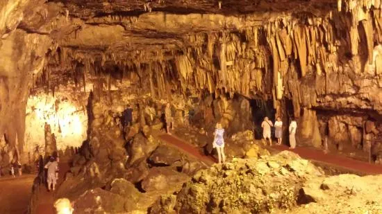 Κεφαλονιά: Το μαγικό σπήλαιο που γίνονται συναυλίες 60 μέτρα κάτω από τη Γη!