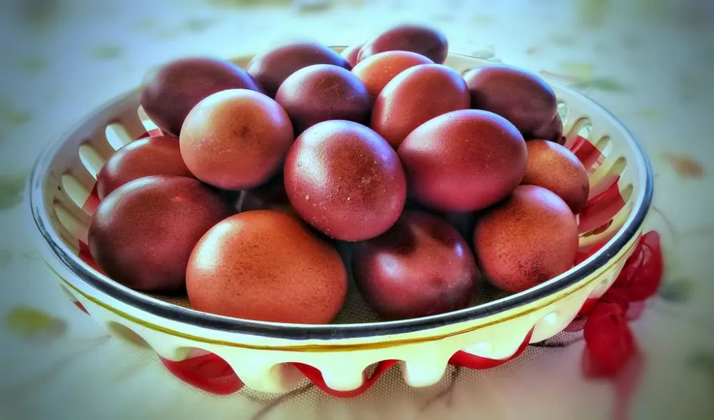 Πάσχα 2017: Πώς να βάψεις κόκκινα αυγά! (video)