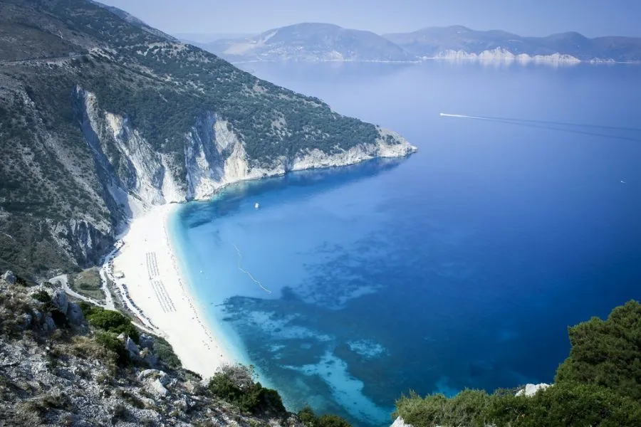 Το Paris Match αποθέωσε αυτές τις ελληνικές παραλίες!