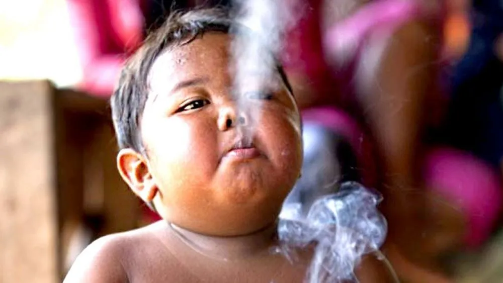 Πώς είναι σήμερα το παιδί που όταν ήταν 2 χρονών κάπνιζε 40 τσιγάρα την ημέρα;