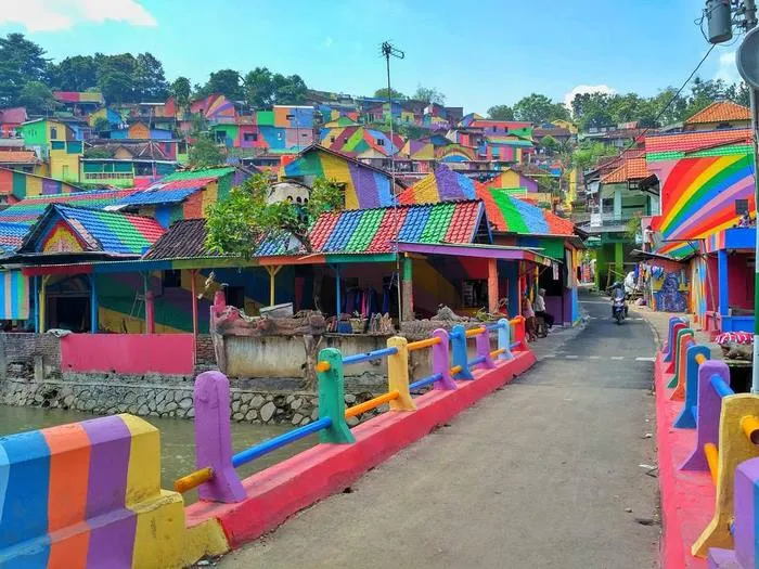 Αυτό το ινδονησιακό χωριό αποδεικνύει τι μπορούν να κάνουν 22,467$ και μια καλή ιδέα!