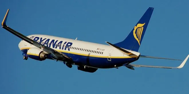 Ryanair: Προσοχή! Αλλάζει τους κανονισμούς για τις χειραποσκευές!