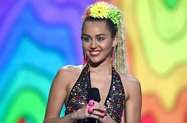 Δε φαντάζεσαι γιατί τσακώθηκε η Miley Cyrus με τον Stefano Gabbana στο Instagram!