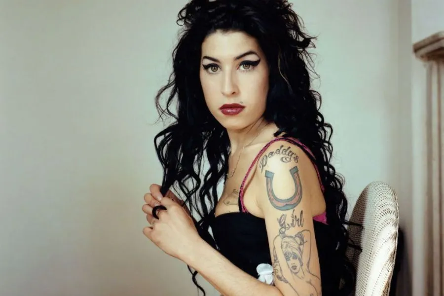 6 χρόνια χωρίς την Amy Winehouse - 6+1 τραγούδια της που δεν θα βαρεθούμε ποτέ!