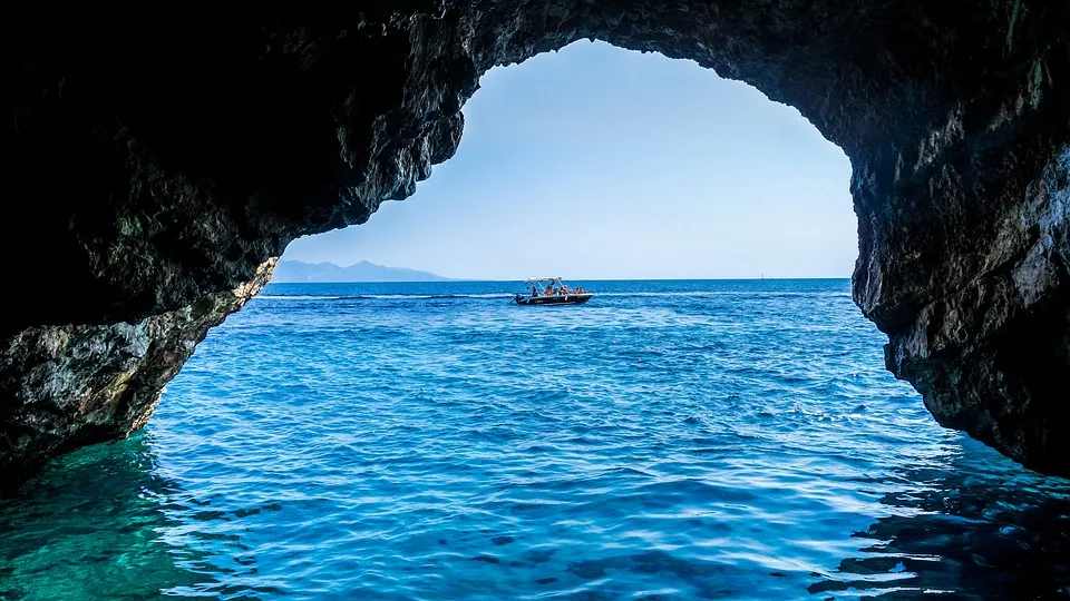6 πανέμορφα άγνωστα σπήλαια της Ελλάδας!