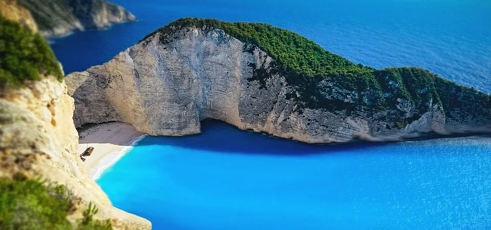 Αυτές είναι οι πιο εντυπωσιακές απόκρημνες ελληνικές παραλίες!