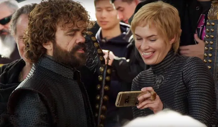 Game of Thrones: Δες μια διαφορετική πλευρά των πρωταγωνιστών στα behind-the-scenes του φινάλε!