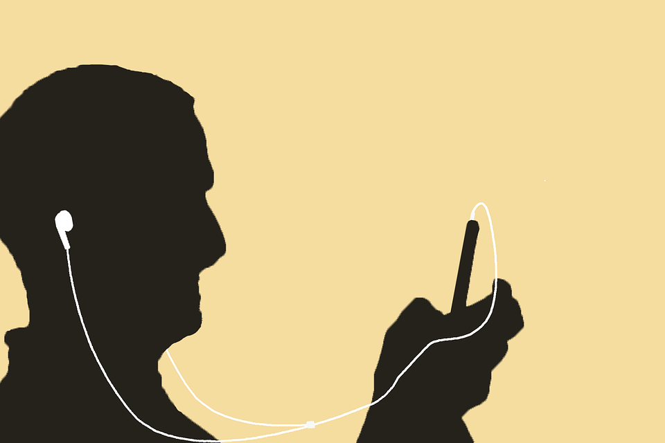 Σου αρέσει να ακούς δυνατά μουσική; Δες πώς μπορείς να ανεβάσεις την ένταση στο iPhone!