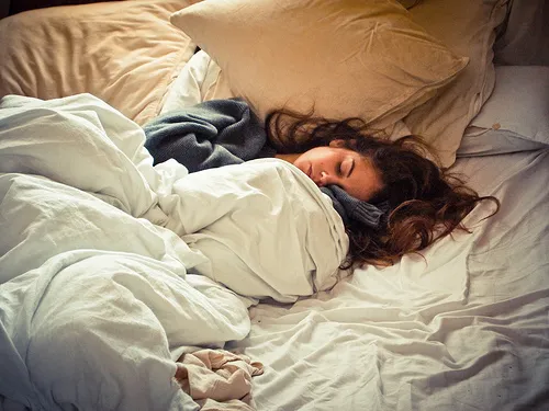 Eάν κοιμάσαι πολλές ώρες είναι πολύ πιο πιθανό να σου συμβεί αυτό!