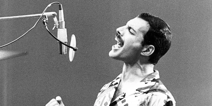 Μια πρώτη ματιά στην εμφάνιση του Rami Malek ως Freddie Mercury!