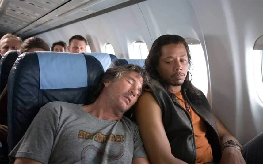 Πότε δεν πρέπει να κοιμάσαι στο αεροπλάνο;