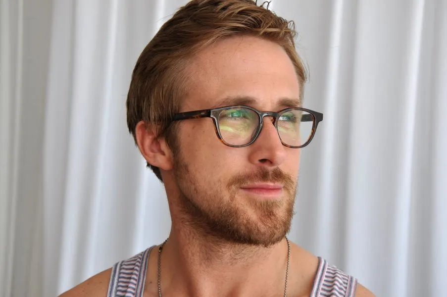 ΑΒΟΛΟ: Γιος διάσημου πολιτικού έχει απίστευτη ομοιότητα με τον Ryan Gosling!