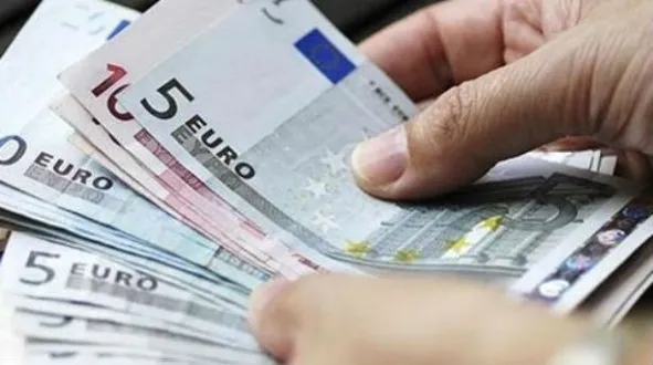 ΟΑΕΔ: Ποιοι δικαιούνται το επίδομα των 360 ευρώ - Πώς θα κάνεις την αίτηση