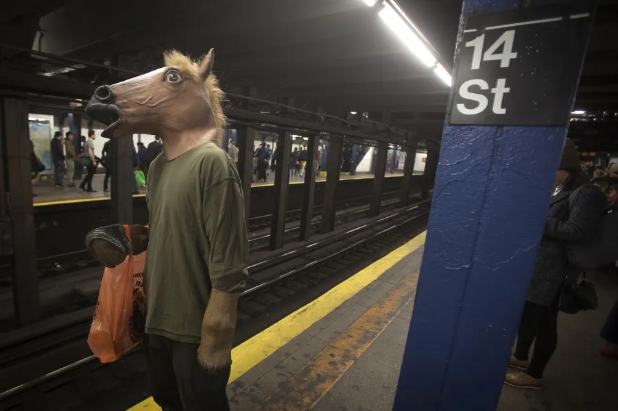 VIRAL: Πανικός και χάος στο μετρό της Νέας Υόρκης! Τι ακριβώς έγινε; (video)