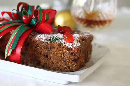 Εύκολες Συνταγές: Χριστουγεννιάτικο κέικ με αποξηραμένα φρούτα & ξηρούς καρπούς!