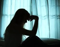Kατάθλιψη: 5 άγνωστα σημάδια που πρέπει να γνωρίζεις