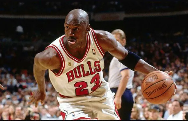 O Michael Jordan γίνεται σήμερα 55 ετών. Το γιορτάζουμε με 50 plays του Air που θα μείνουν αξέχαστα!