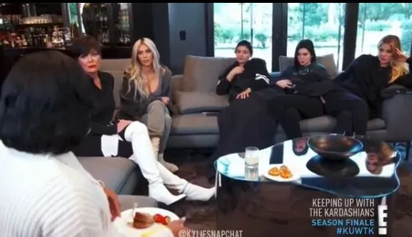 Η παρένθετη μητέρα που έδωσε στην Kim Kardashian το τρίτο παιδί της εμφανίστηκε! (video)