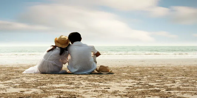 5 τύποι ζευγαριών που θα κάτσουν δίπλα σου στην παραλία